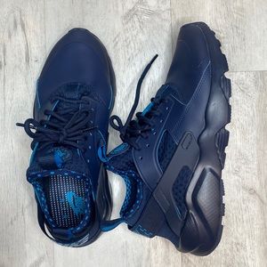 Nike Air Huarache Ultra Run size 9